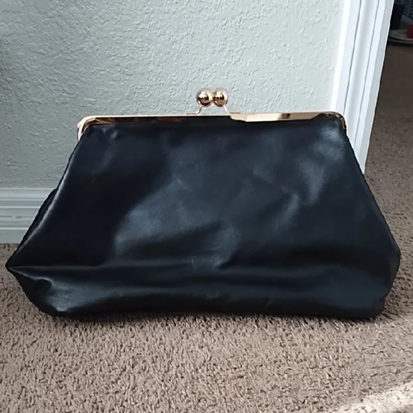 NEW Leather Black Kisslock "Sette" Clutch with Gold Accents By Jesalin - Picture 3 of 8